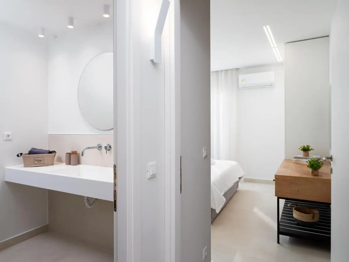 The H Experience - Eclectic Spacious Apartment Near Venetian Castle - 1 Héraklion