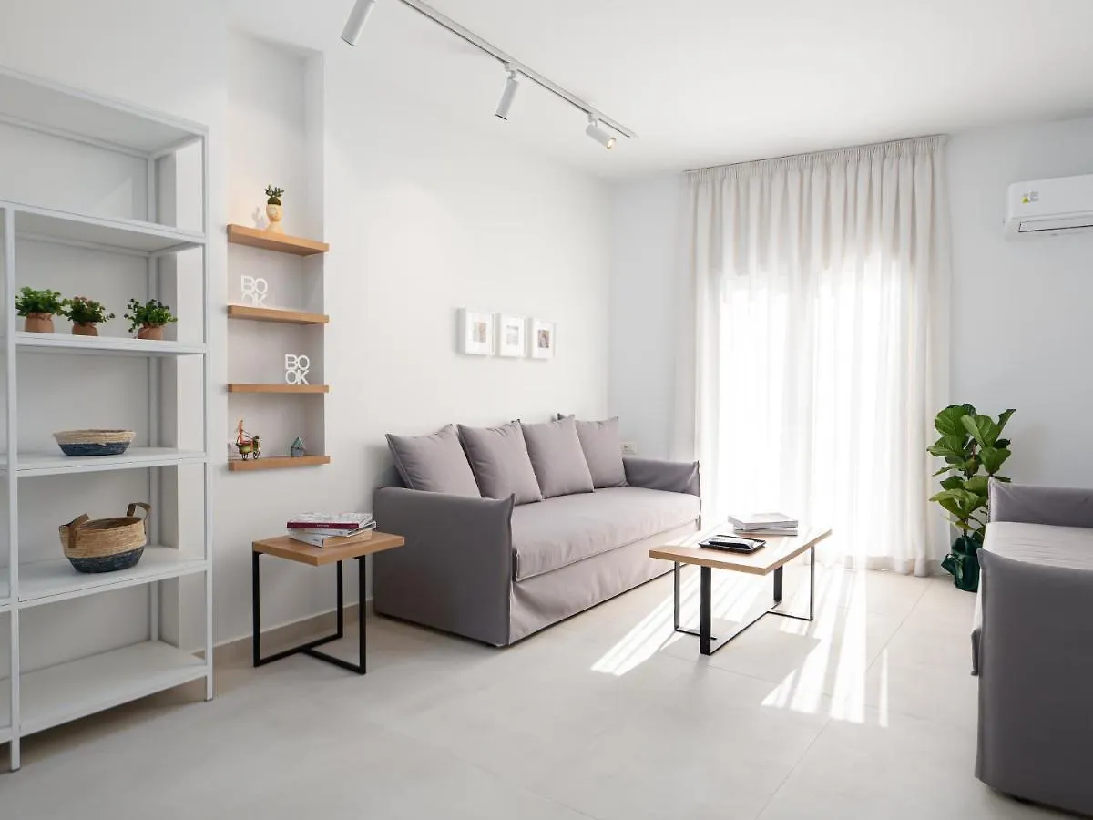 The H Experience - Eclectic Spacious Apartment Near Venetian Castle - 1 Héraklion