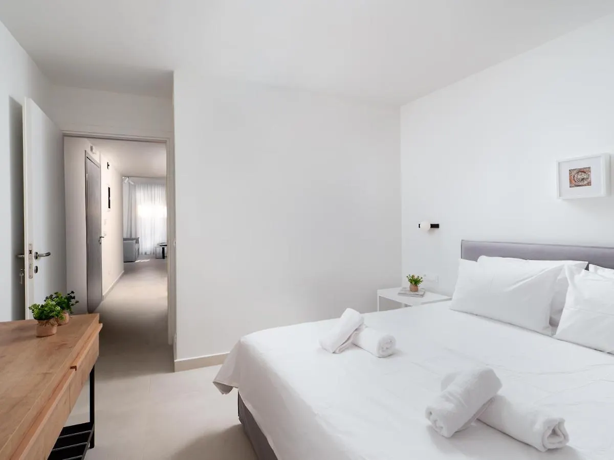 The H Experience - Eclectic Spacious Apartment Near Venetian Castle - 1 Héraklion